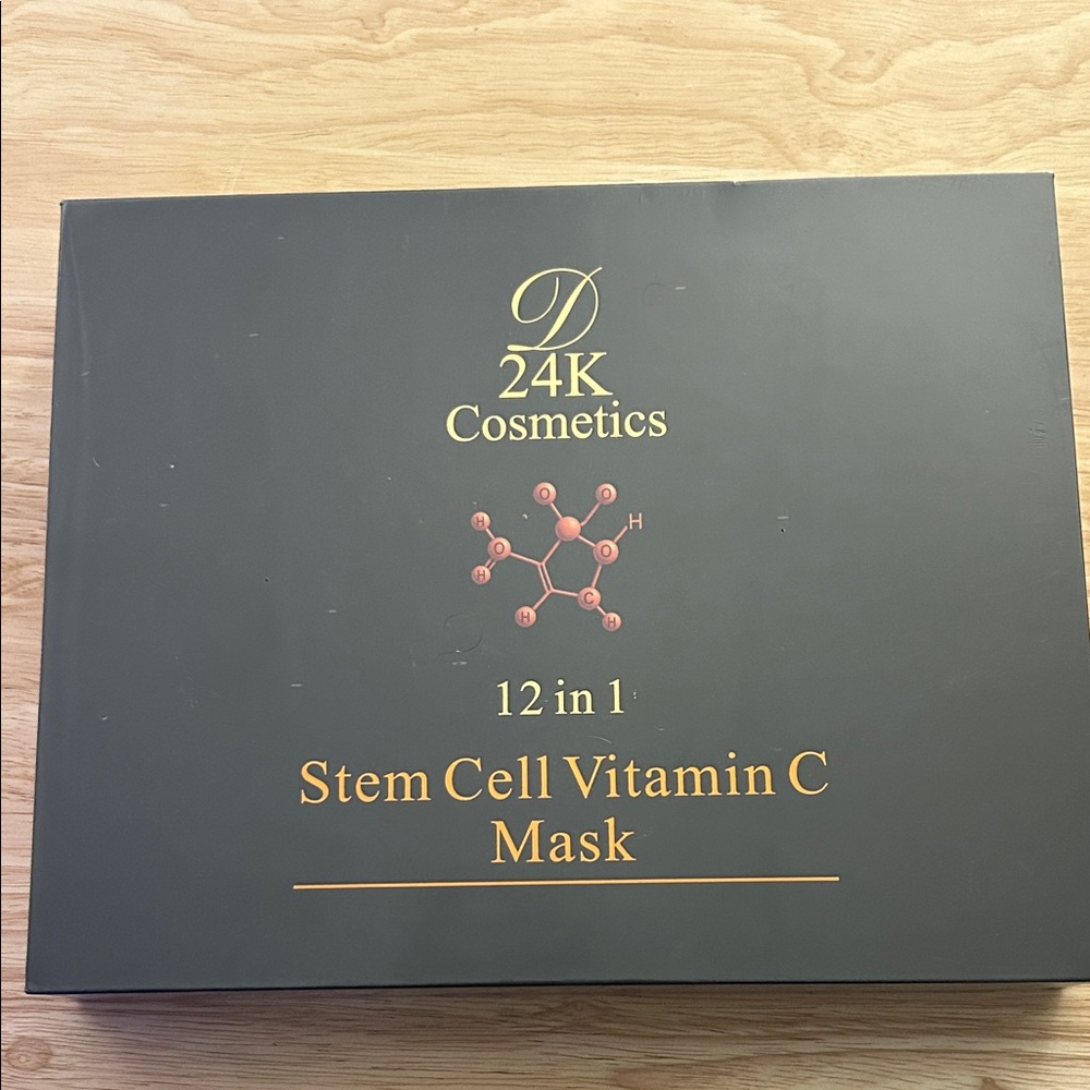 D'Or Skincare Stem Cell Vitamin C Mask in Black and Gold